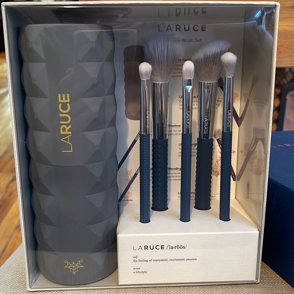 NIB LARUCE Beauty Christine Makeup Brush Set - Picture 7 of 7